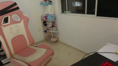 Sofa  online show from 04/09/26, 01:05