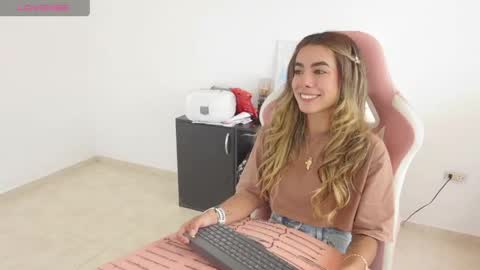 Sofa  online show from 04/18/26, 08:09