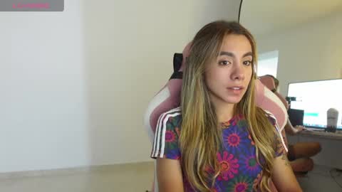 Sofa  online show from 04/26/26, 03:59