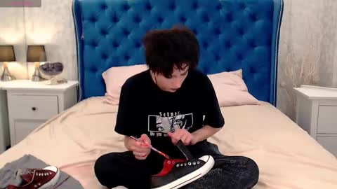 Via online show from 10/25/25, 08:55