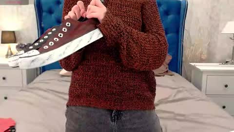 Via online show from 11/08/25, 03:12