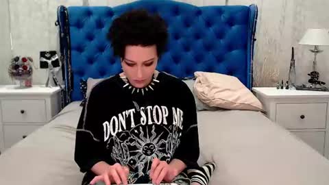 Snapshot of via_mayer chatting on 06/11/26, 12:32 Via online show from 06/11/26, 12:32