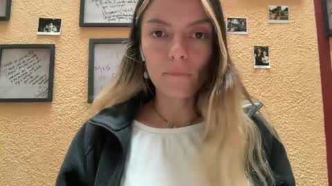 Snapshot of viajemos chatting on 06/28/26, 10:16 papichulo y mamichula online show from 06/28/26, 10:16