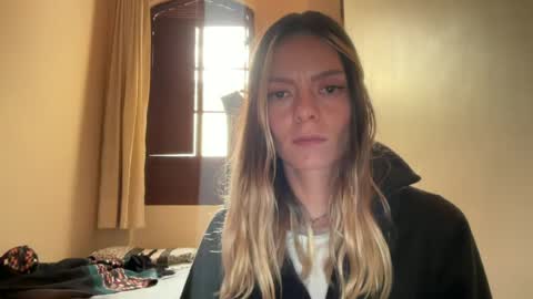 Snapshot of viajemos chatting on 07/01/26, 07:35 papichulo y mamichula online show from 07/01/26, 07:35