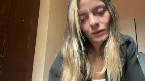 Snapshot of viajemos chatting on 07/03/26, 04:13 papichulo y mamichula online show from 07/03/26, 04:13