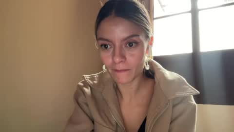Snapshot of viajemos chatting on 07/17/26, 04:34 papichulo y mamichula online show from 07/17/26, 04:34