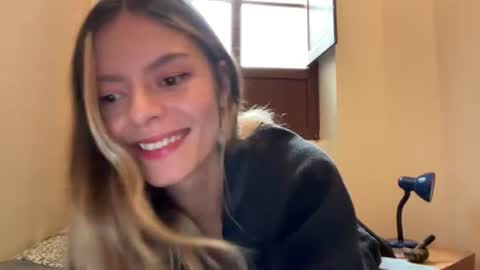 Snapshot of viajemos chatting on 07/19/26, 04:11 papichulo y mamichula online show from 07/19/26, 04:11