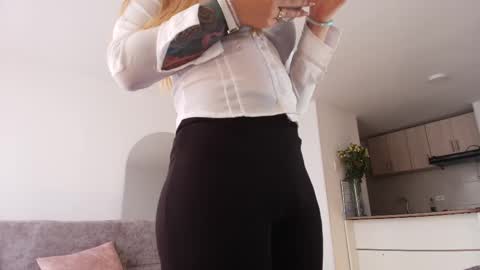 Snapshot of vianca_cruzz chatting on 03/05/25, 06:45 Vianca Cruz online show from 03/05/25, 06:45