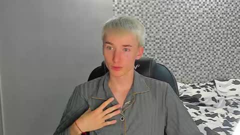 vibemygirl online show from 09/15/25, 11:43