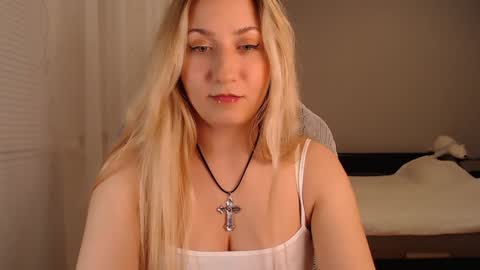 Snapshot of vibezgirl chatting on 01/15/25, 06:40 Amelia online show from 01/15/25, 06:40