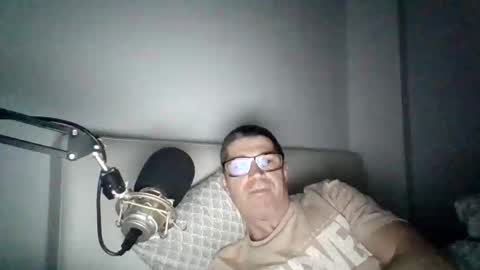 Snapshot of vibratorul89 chatting on 11/17/25, 09:20 vibratorul89 online show from 11/17/25, 09:20