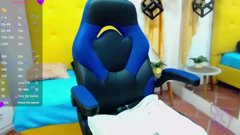 Snapshot of vic_nahomy chatting on 01/29/25, 04:41 nahomy online show from 01/29/25, 04:41