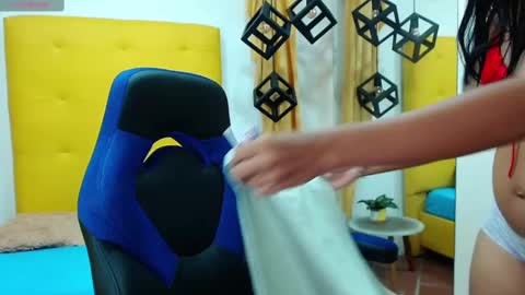 Snapshot of vic_nahomy chatting on 01/30/25, 04:02 nahomy online show from 01/30/25, 04:02