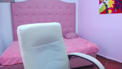 Snapshot of vic_nahomy chatting on 02/01/25, 06:51 nahomy online show from 02/01/25, 06:51