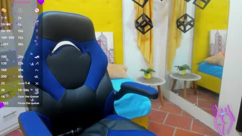 Snapshot of vic_nahomy chatting on 02/13/25, 06:48 nahomy online show from 02/13/25, 06:48