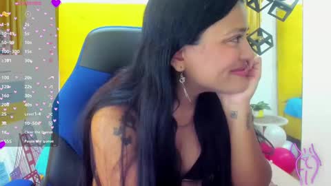 Snapshot of vic_nahomy chatting on 02/19/25, 12:44 nahomy online show from 02/19/25, 12:44