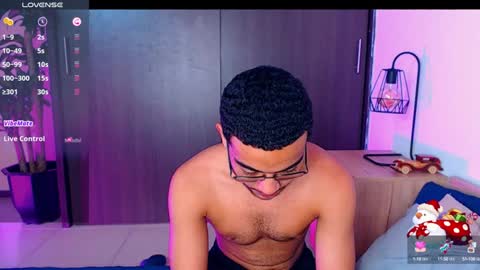 Snapshot of vicente_mendoza chatting on 12/21/24, 11:34 Vic online show from 12/21/24, 11:34