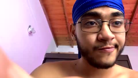 Snapshot of vicente_mendoza chatting on 12/28/24, 12:47 Vic online show from 12/28/24, 12:47