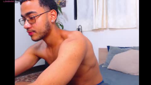 Snapshot of vicente_mendoza chatting on 09/15/25, 11:16 Vic online show from 09/15/25, 11:16