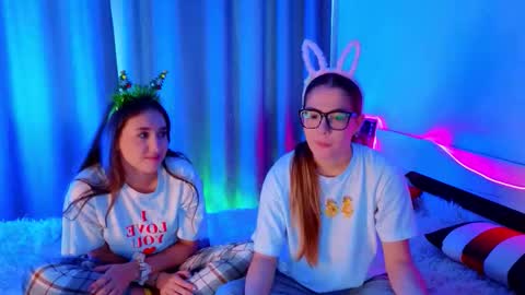 Snapshot of vickipratt chatting on 12/20/25, 09:49 Stacy Charlotte Lolaon keyboard online show from 12/20/25, 09:49