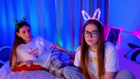 Snapshot of vickipratt chatting on 12/21/25, 09:49 Stacy Charlotte Lolaon keyboard online show from 12/21/25, 09:49