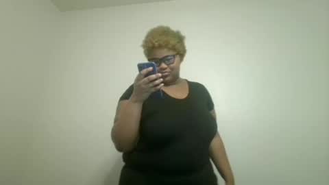 Snapshot of vickiryder56 chatting on 11/08/25, 04:29 vickiryder56 online show from 11/08/25, 04:29