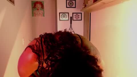 Snapshot of vicky_crazy chatting on 12/20/24, 11:16 Vicky  online show from 12/20/24, 11:16