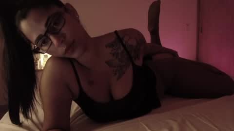 Vicky  online show from 05/05/26, 02:41