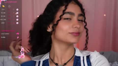 Snapshot of vicky_curly chatting on 10/04/25, 03:04 vicky_curly online show from 10/04/25, 03:04