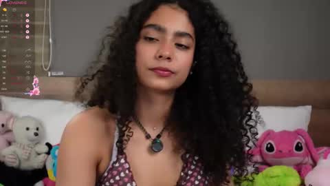 Snapshot of vicky_curly chatting on 11/22/25, 03:05 vicky_curly online show from 11/22/25, 03:05