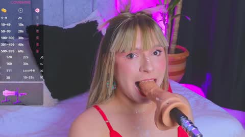 Snapshot of vicky_hot_x chatting on 12/18/24, 11:51 online show from 12/18/24, 11:51