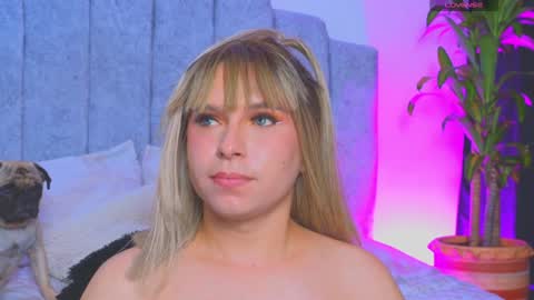 Snapshot of vicky_hot_x chatting on 12/29/24, 04:27 online show from 12/29/24, 04:27