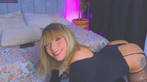 Snapshot of vicky_hot_x chatting on 01/07/25, 09:46 online show from 01/07/25, 09:46