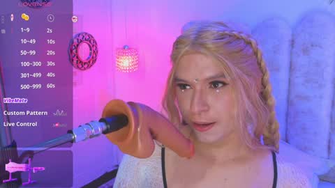Snapshot of vicky_hot_x chatting on 02/02/25, 04:37 online show from 02/02/25, 04:37
