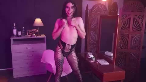 Snapshot of vicky_hot_x chatting on 02/15/25, 09:37 online show from 02/15/25, 09:37