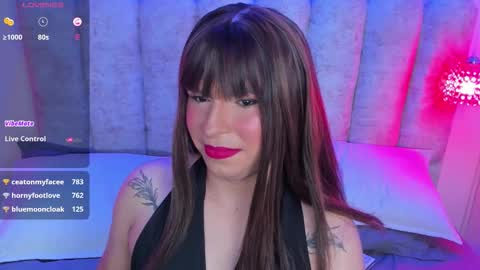 Snapshot of vicky_hot_x chatting on 10/19/25, 12:33 online show from 10/19/25, 12:33