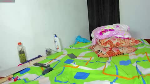 Snapshot of vicky_hotteei chatting on 10/22/25, 03:40 vicky manuela online show from 10/22/25, 03:40