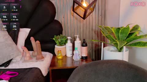 vicky_lopezz_ online show from 06/02/26, 02:24