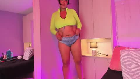 Snapshot of vicky_ruiz chatting on 01/08/25, 11:19 V I C K Y online show from 01/08/25, 11:19