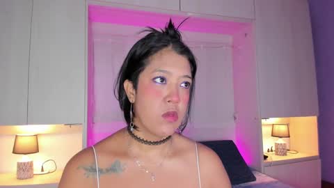 Snapshot of vicky_ruiz chatting on 01/26/25, 12:22 V I C K Y online show from 01/26/25, 12:22