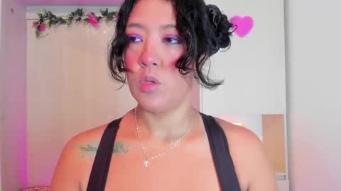 Snapshot of vicky_ruiz chatting on 02/21/25, 12:50 V I C K Y online show from 02/21/25, 12:50