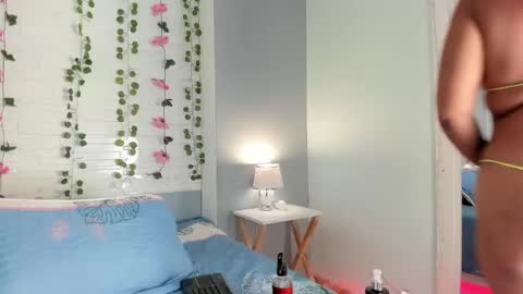 Snapshot of vicky_ruiz chatting on 03/07/25, 06:22 V I C K Y online show from 03/07/25, 06:22