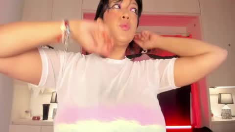 Snapshot of vicky_ruiz chatting on 10/26/25, 12:33 V I C K Y online show from 10/26/25, 12:33