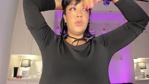 Snapshot of vicky_ruiz chatting on 11/28/25, 11:57 V I C K Y online show from 11/28/25, 11:57