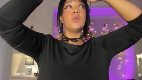 Snapshot of vicky_ruiz chatting on 12/04/25, 12:14 V I C K Y online show from 12/04/25, 12:14