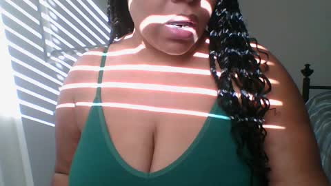 Snapshot of vickycake chatting on 01/16/25, 06:37 Vicky Cake online show from 01/16/25, 06:37