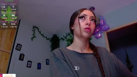 Victoria   online show from 12/16/25, 05:18