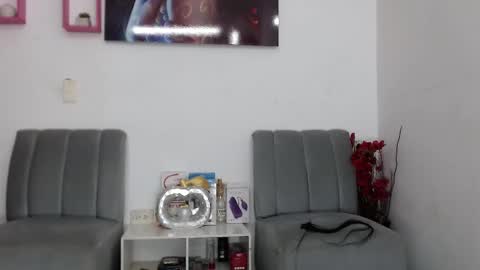 Snapshot of vickyxdany chatting on 02/23/25, 05:39 vickyxdany online show from 02/23/25, 05:39