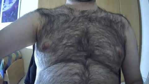 Snapshot of victorhume chatting on 05/18/26, 12:18 VictorHume online show from 05/18/26, 12:18