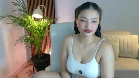 Snapshot of victoria___moon chatting on 05/11/26, 04:04 victoria online show from 05/11/26, 04:04
